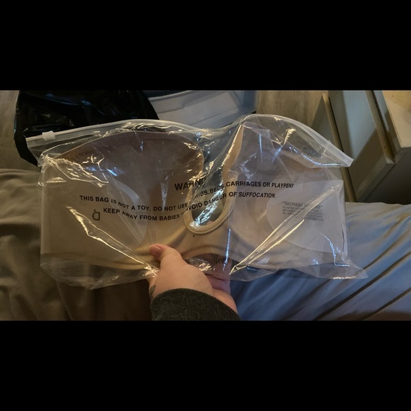 Plunging silicone adhesive bra 36D - Picture 7 of 8